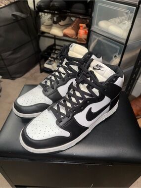 Nike Men’s Black and White High-Top dunks